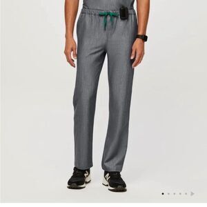 FIGS Men’s Pisco Basic Scrub Pants in Graphite Size Large